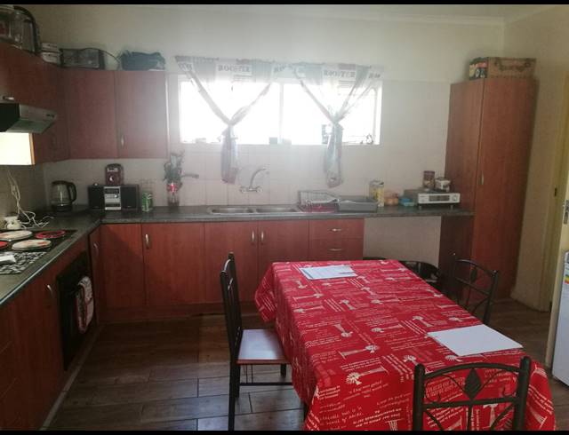 4 BEDROOM HOUSE TO LET IN PROTEA PARK